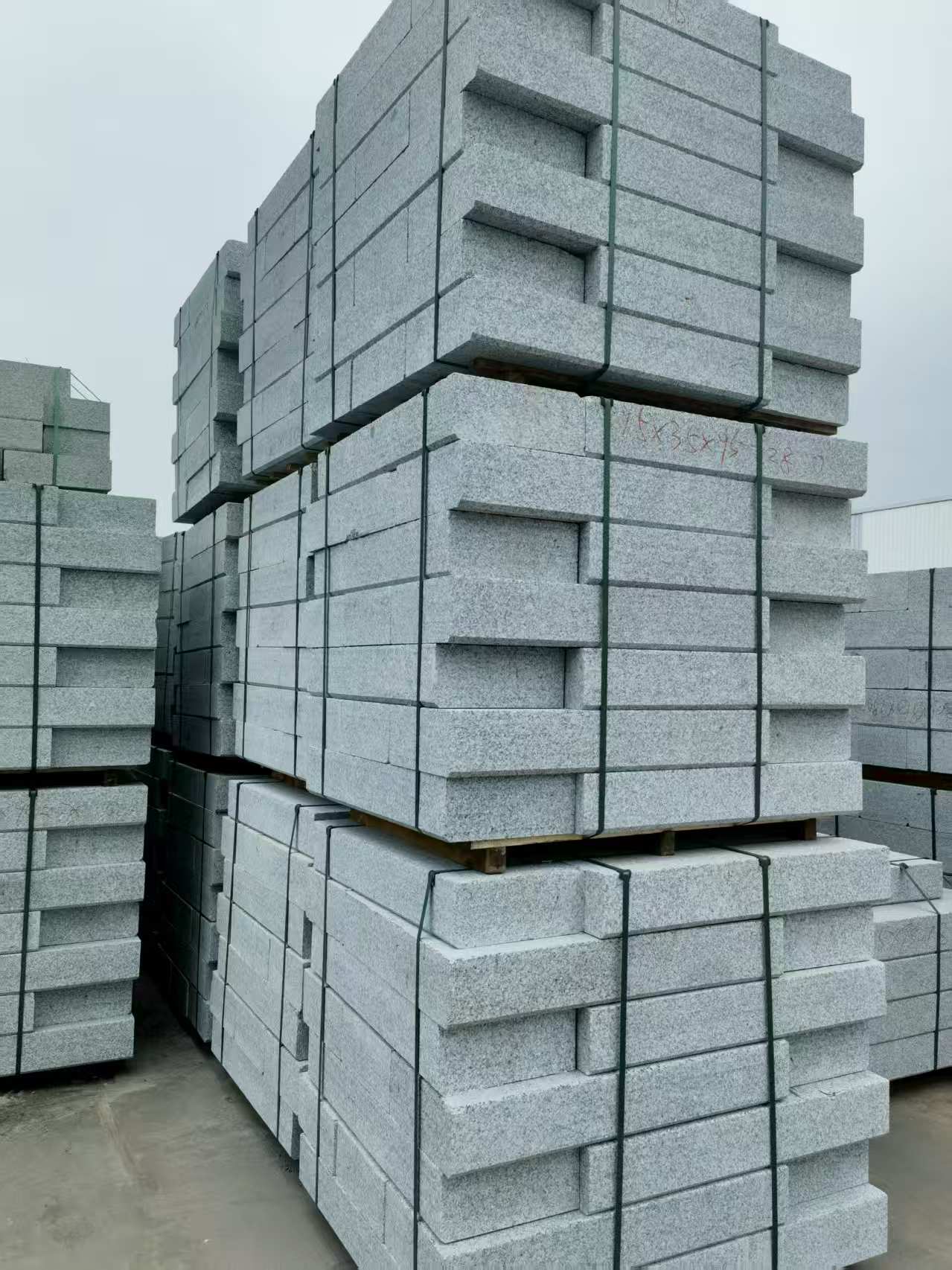 池州 路沿石，板板正正的路沿石