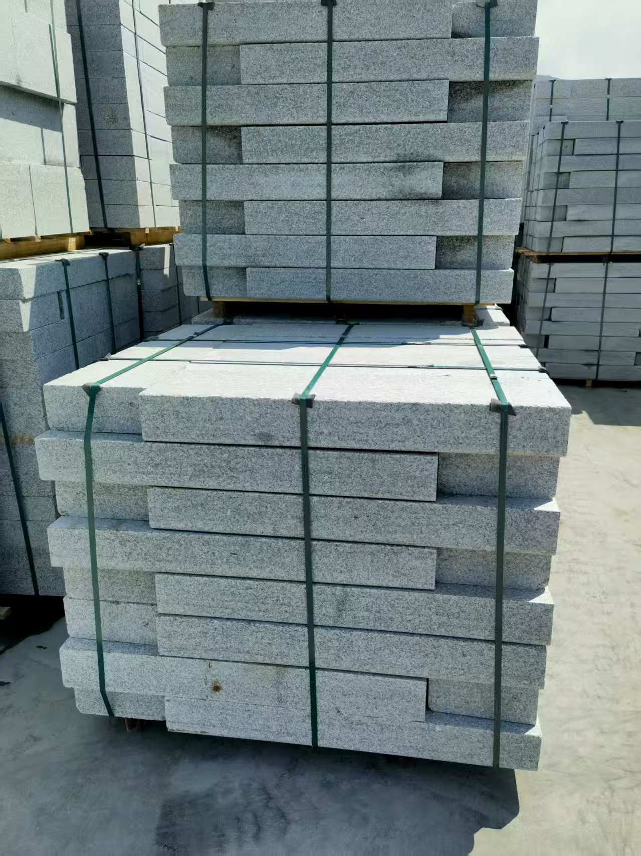 池州 芙蓉白花岗岩路沿石、平石尺寸标准，色泽均匀